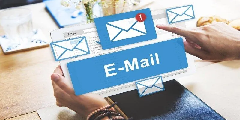 Trao đổi với nhà cái qua email
